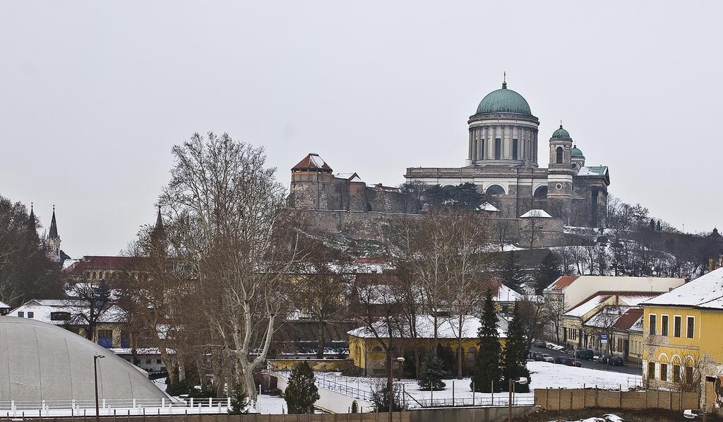 Amadeus Vendeghaz Hotel Esztergom Ngoại thất bức ảnh