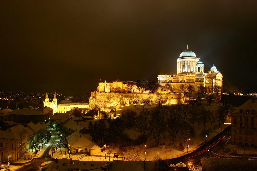 Amadeus Vendeghaz Hotel Esztergom Ngoại thất bức ảnh