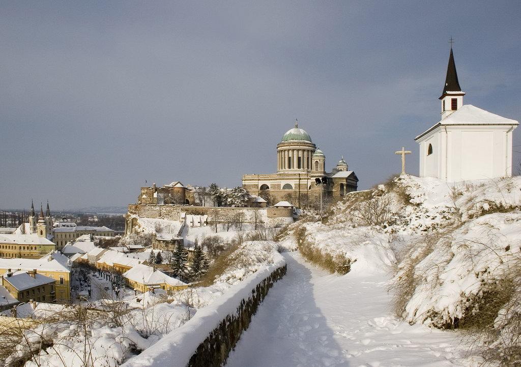 Amadeus Vendeghaz Hotel Esztergom Ngoại thất bức ảnh